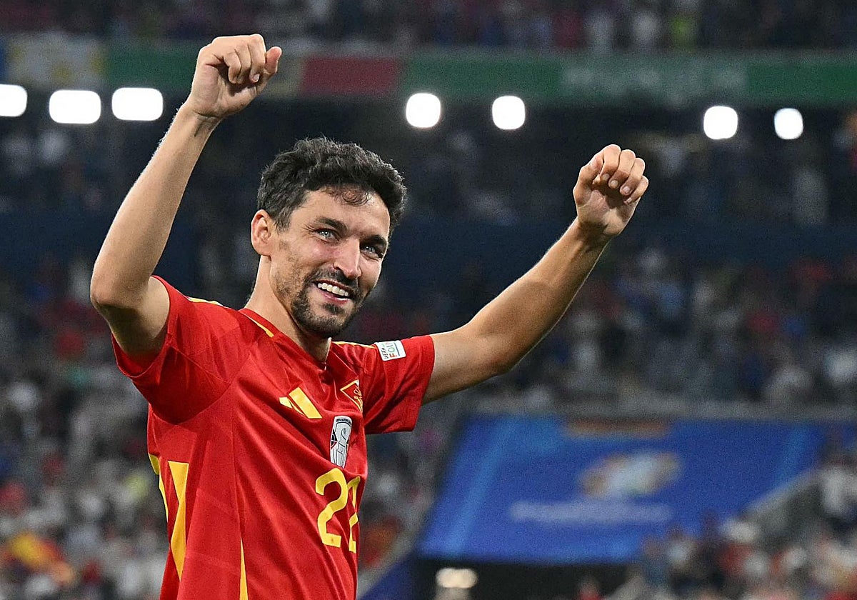 Jesús Navas celebra la victoria ante Francia