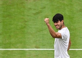 Dónde ver en televisión y online a Carlos Alcaraz hoy y a qué hora juega contra Daniil Medvedev el partido de semifinales de Wimbledon hoy