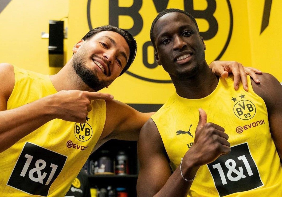 Rami Bensebaini y Soumaila Coulibaly posan en el regreso de los entrenamientos del Borussia Dortmund