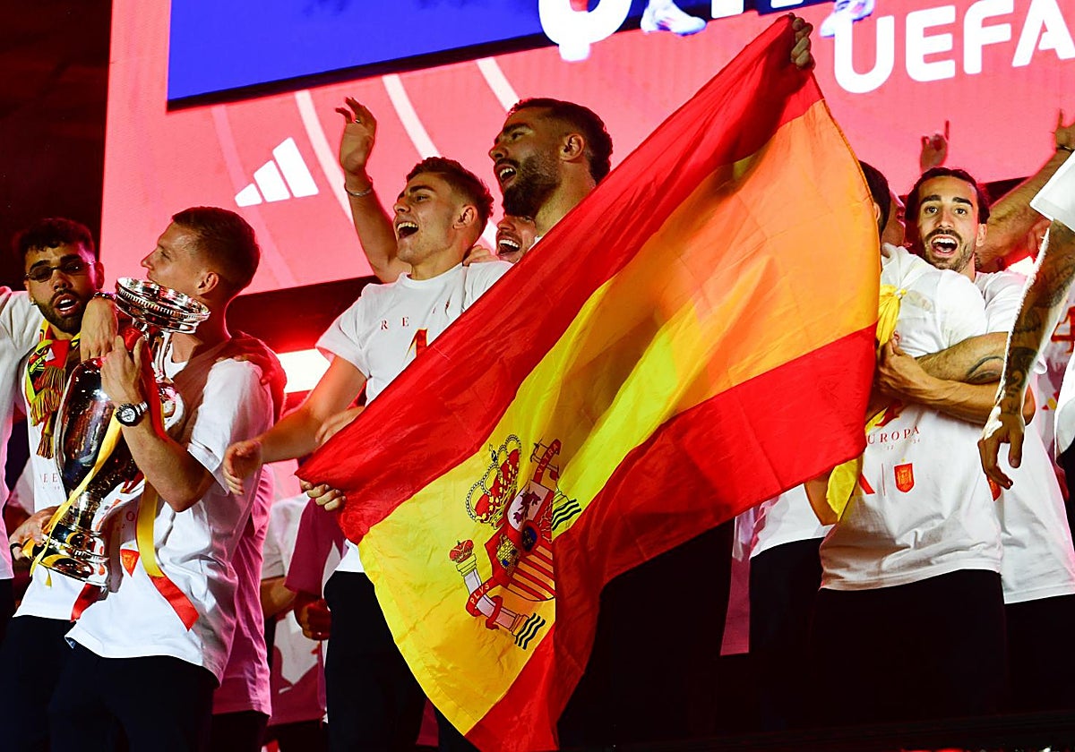 Jugadores de la selección, durante la fiesta de celebración del lunes en Madrid