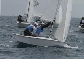 Isabel Hernández y Patricia Martín, líderes del Europeo de Snipe Femenino