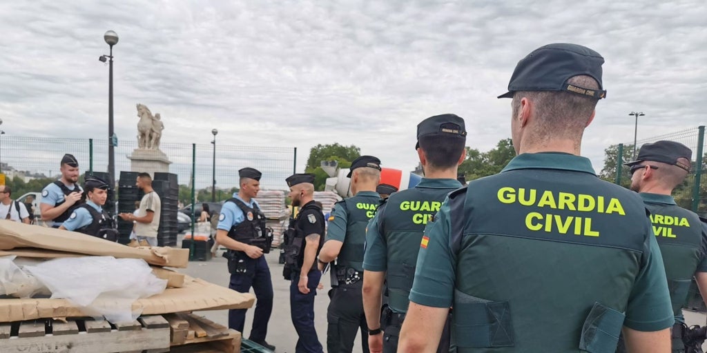 Más de 300 policías y guardianes civiles españoles velan por la seguridad en los Juegos Olímpicos de París Más de 300 policías y guardianes civiles españoles velan por la seguridad en los Juegos Olímpicos de París