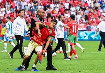 Escandaloso: el VAR decide el resultado del Argentina - Marruecos, que estuvo casi dos horas suspendido