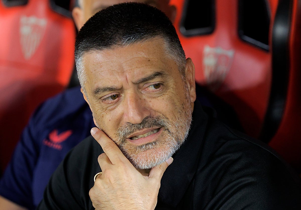 Xavi García Pimienta, durante el Sevilla - Al-Ittihad