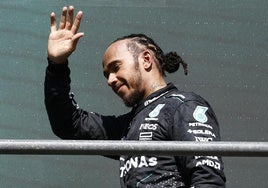 Victoria para Hamilton tras la descalificación de Russell