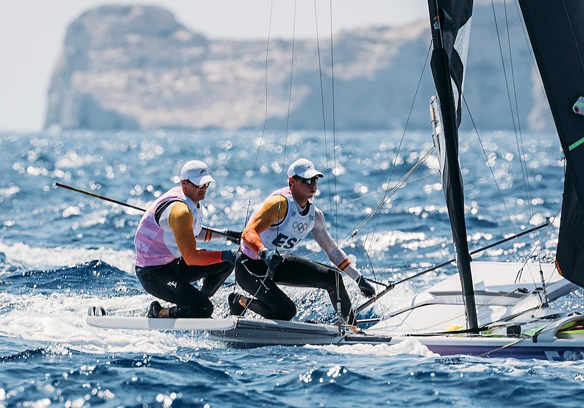 Botín y Trittel asaltan el liderato en la clase 49er