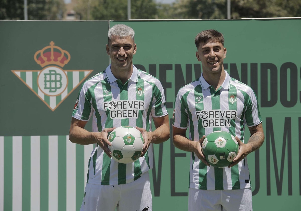 Marc Roca e Iker Losada, en su presentación en la ciudad deportiva Luis del Sol