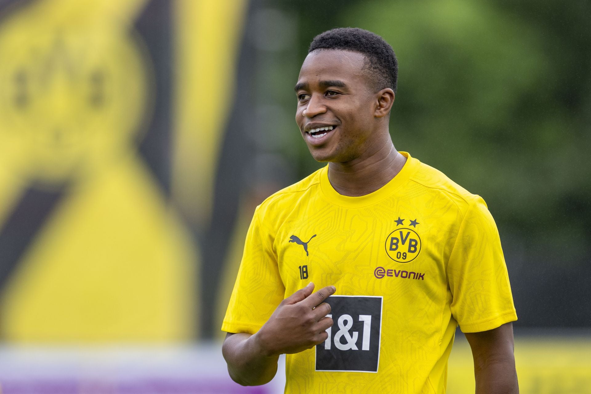 Moukoko, durante un entrenamiento con el Borussia de Dortmund