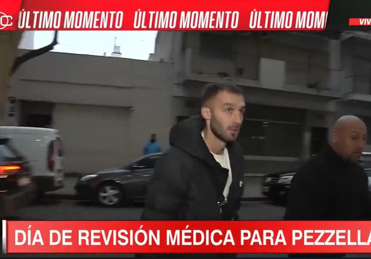 Pezzella acede al centro de salud en el que realizará su reconocimiento médico para ser jugador de River