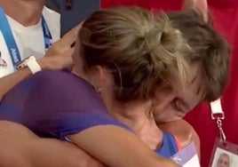 La atleta francesa Alice Finot pide matrimonio a su novio gallego al acabar el 3.000 obstáculos