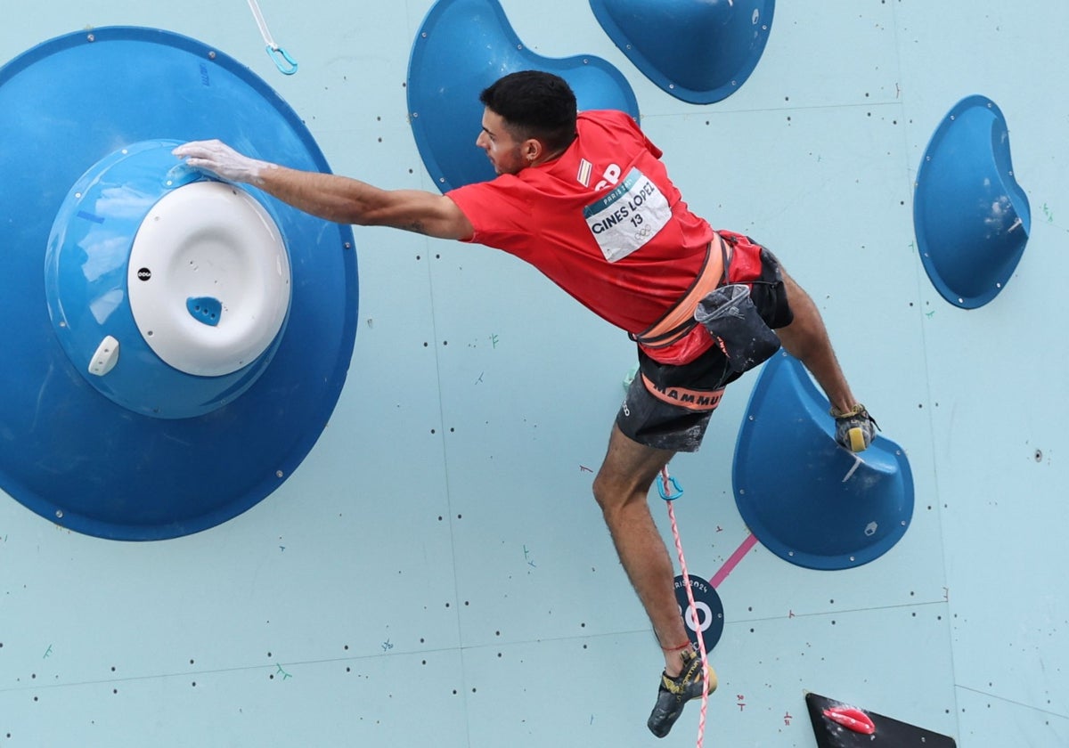 Alberto Ginés, durante su ascensión