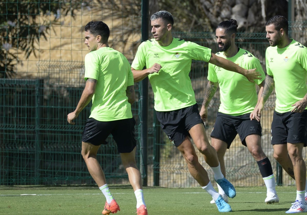 Bartra y Marc Roca, titulares en el amistoso que el Betis juega en La Línea ante el Cádiz esta tarde-noche