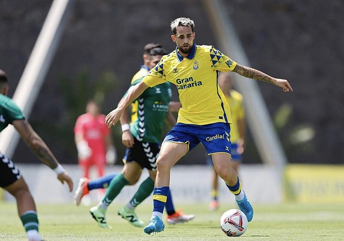 Januzaj disputando un partido de pretemporada con la UD Las Palmas