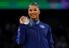 Retiran la medalla de bronce a la gimnasta estadounidense Jordan Chiles por una reclamación cuatro segundos fuera de plazo