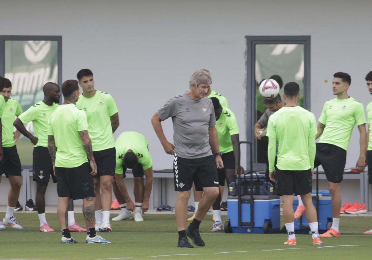 Manuel Pellegrini, durante un entrenamiento de esta semana