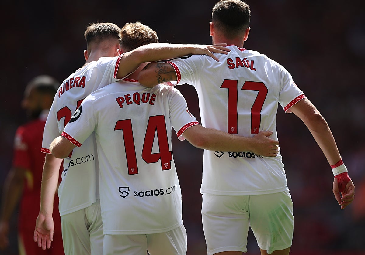 Rivera y Saúl felicitan a Peque por su gol al Liverpool