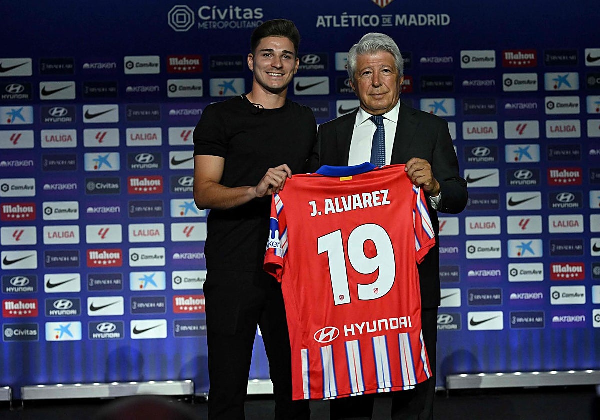 Cerezo cierra la puerta a una salida de Julián Álvarez