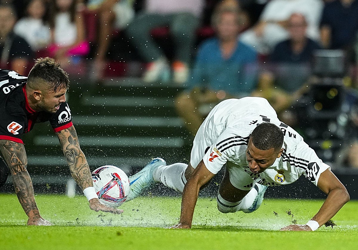 Mbappé, durante una acción con Maffeo