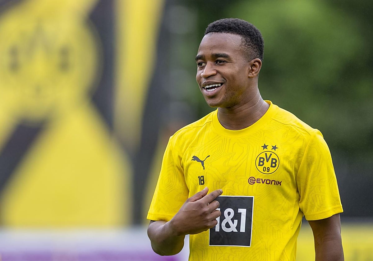 Moukoko en un entrenamiento con el Borussia Dortmund