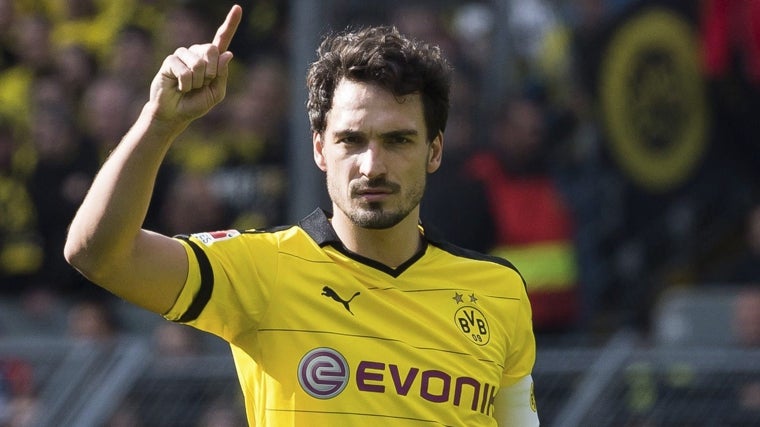 Hummels sigue a la espera de concretar su futuro