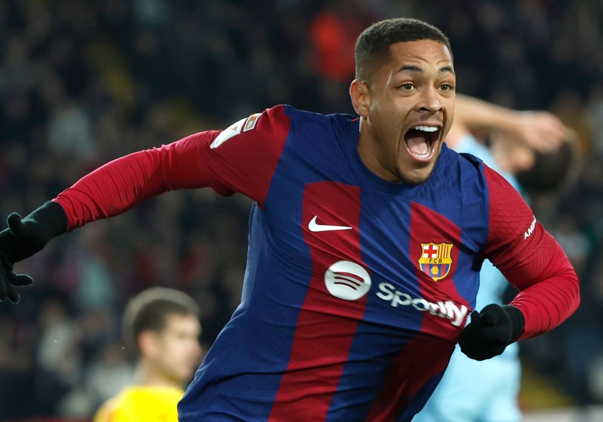 Vitor Roque celebra uno de los goles que marcó con el Barcelona en sus primeros meses en LaLiga