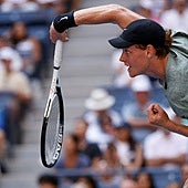 Sinner nota la presión, pero despeja los nervios y un susto para empezar en el US Open