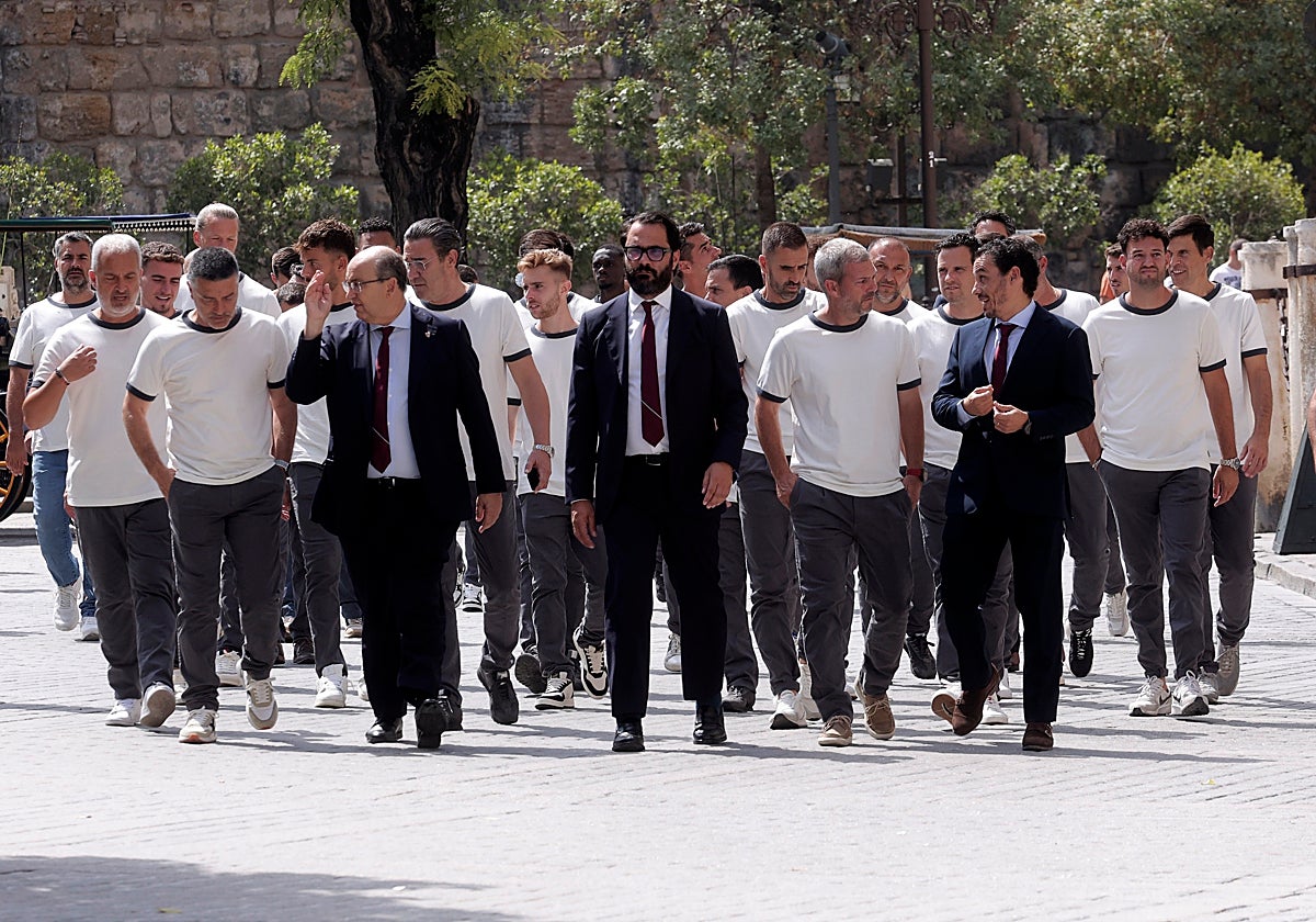 Del Nido Carrasco, Víctor Orta, Castro y Pimienta lideraron la visita del Sevilla a la Catedral