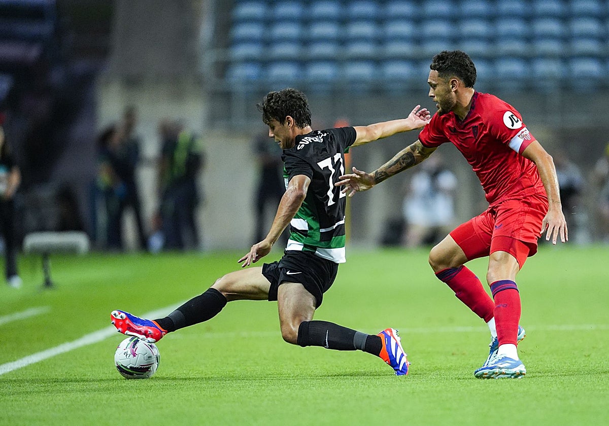 Ocampos, durante el Sporting - Sevilla de pretemporada