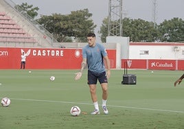 Lucas Ocampos se entrena con normalidad mientras se negocia su salida