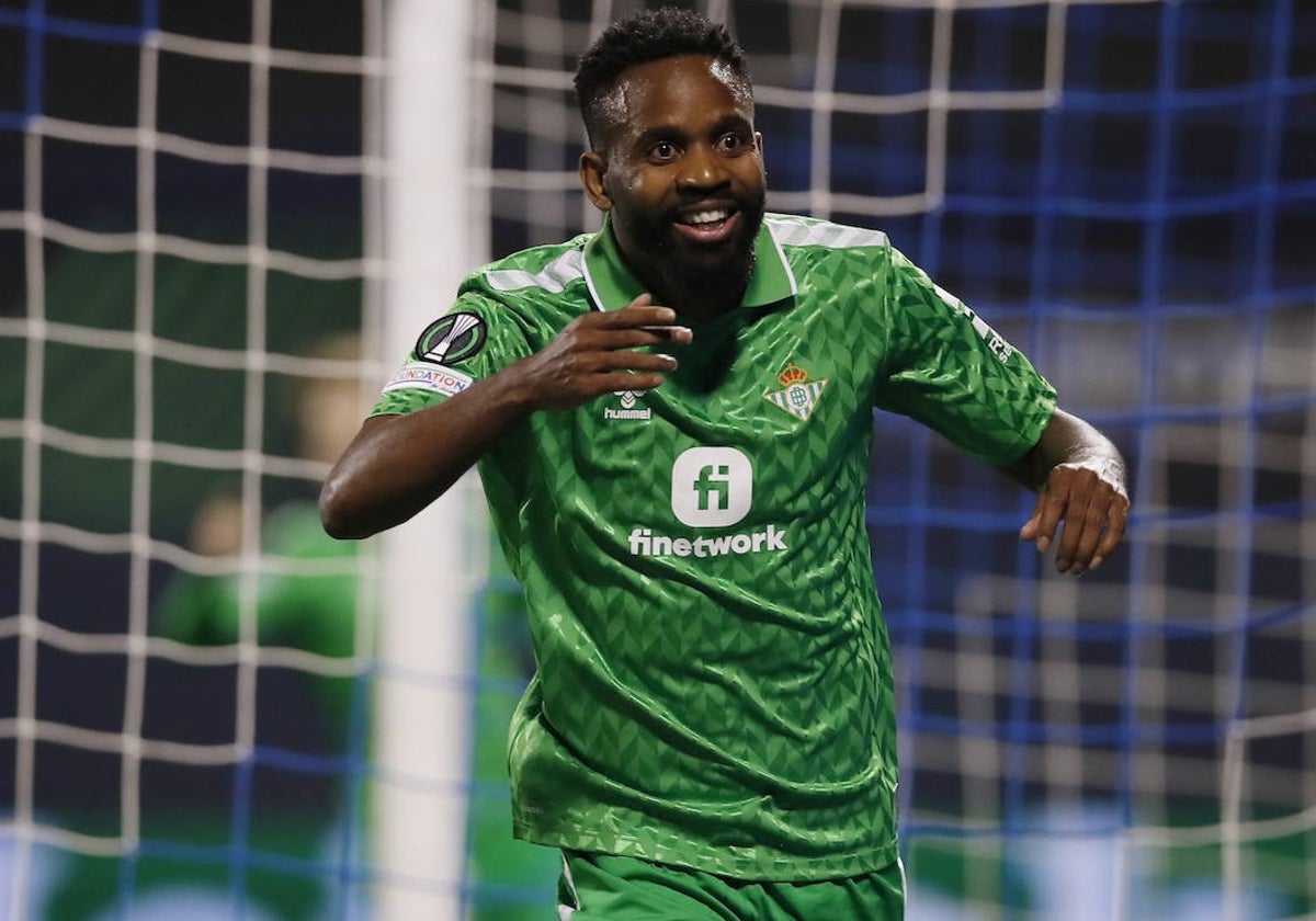 Cedric Bakambu celebra el gol que le marcó al Dinamo de Zagreb la pasada temporada en la Conference League