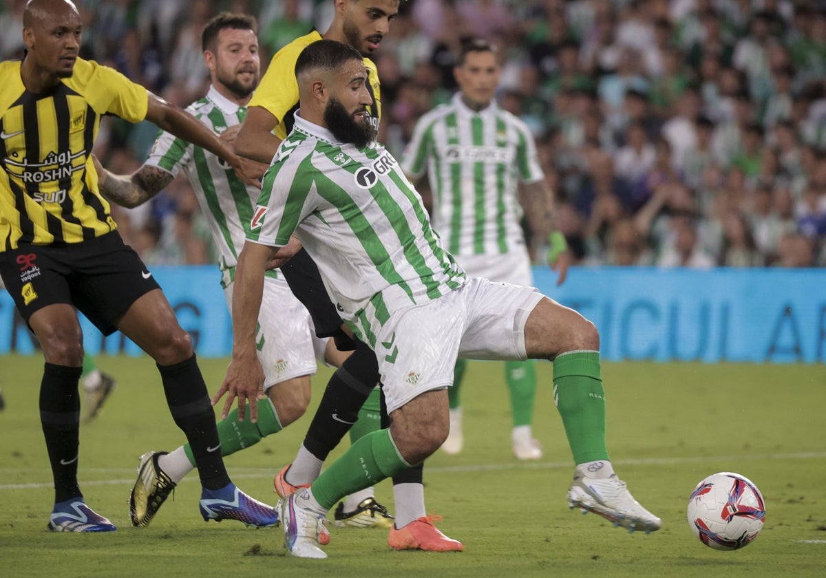 Nabil Fekir, en un lance del amistoso ante el Al-Ittihad disputado en el Villamarín