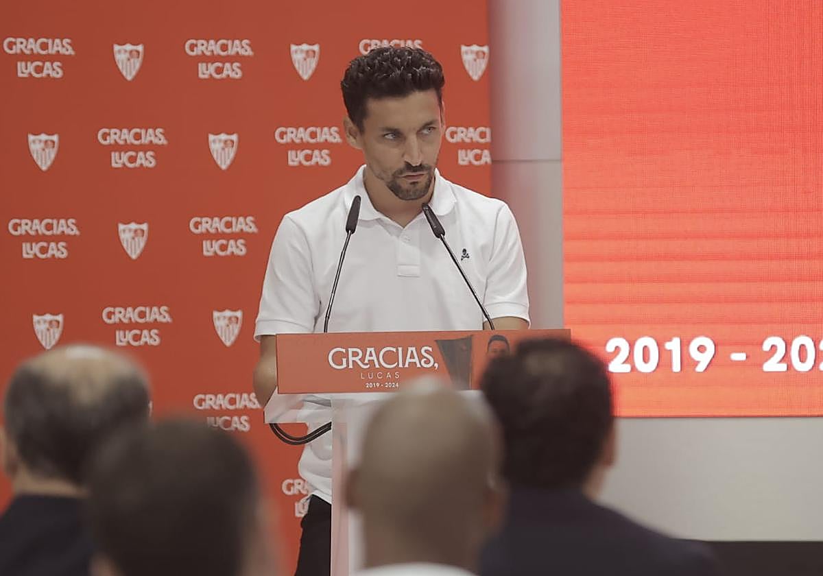 Jesús Navas durante la despedida de Lucas Ocampos