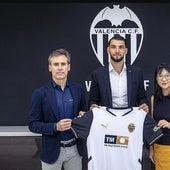 El Valencia trata de romper la cesión de Rafa Mir