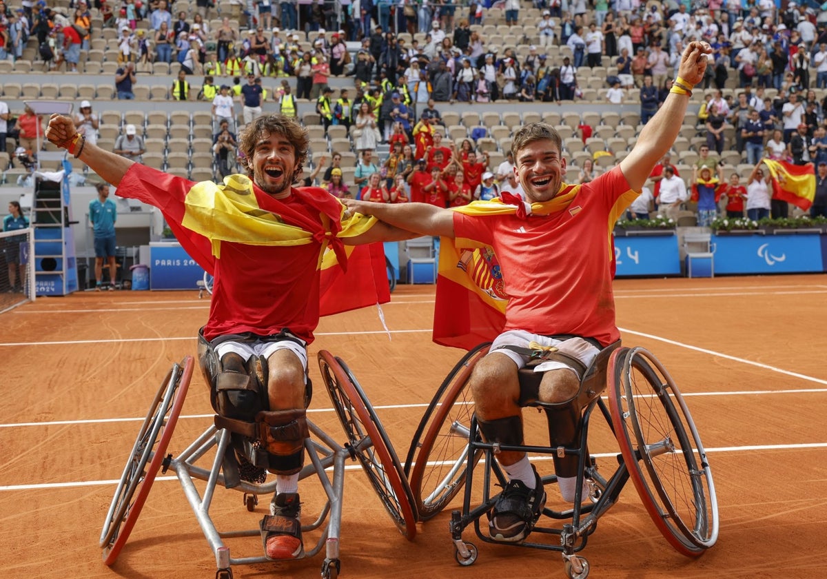 Martín de la Puente y Dani Caverzaschi celebran el bronce en dobles