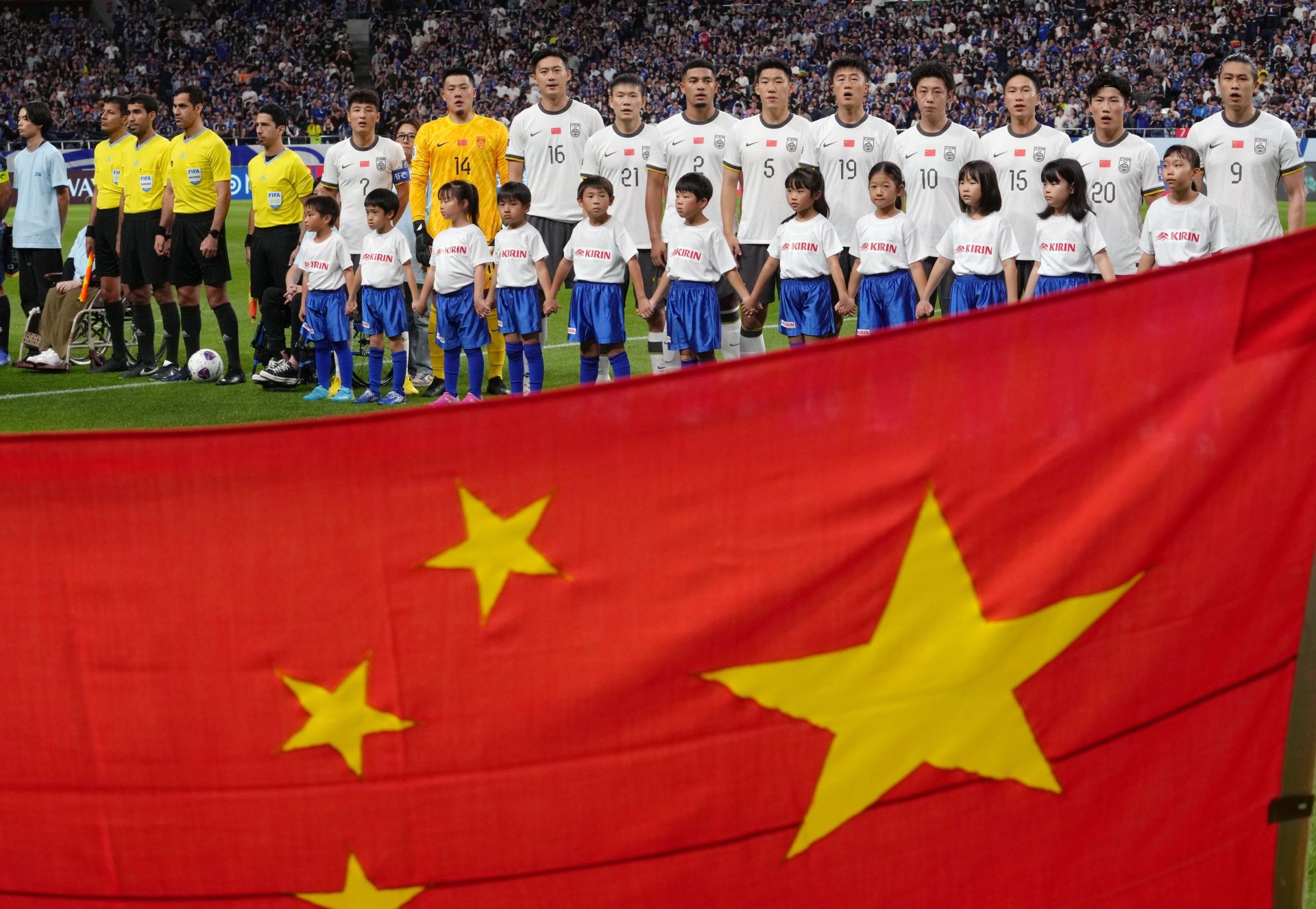 La Federación china de fútbol expulsa a 43 jugadores de su liga por