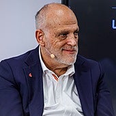 Tebas dobla el límite salarial de la plantilla del Barça, pero sigue excedido