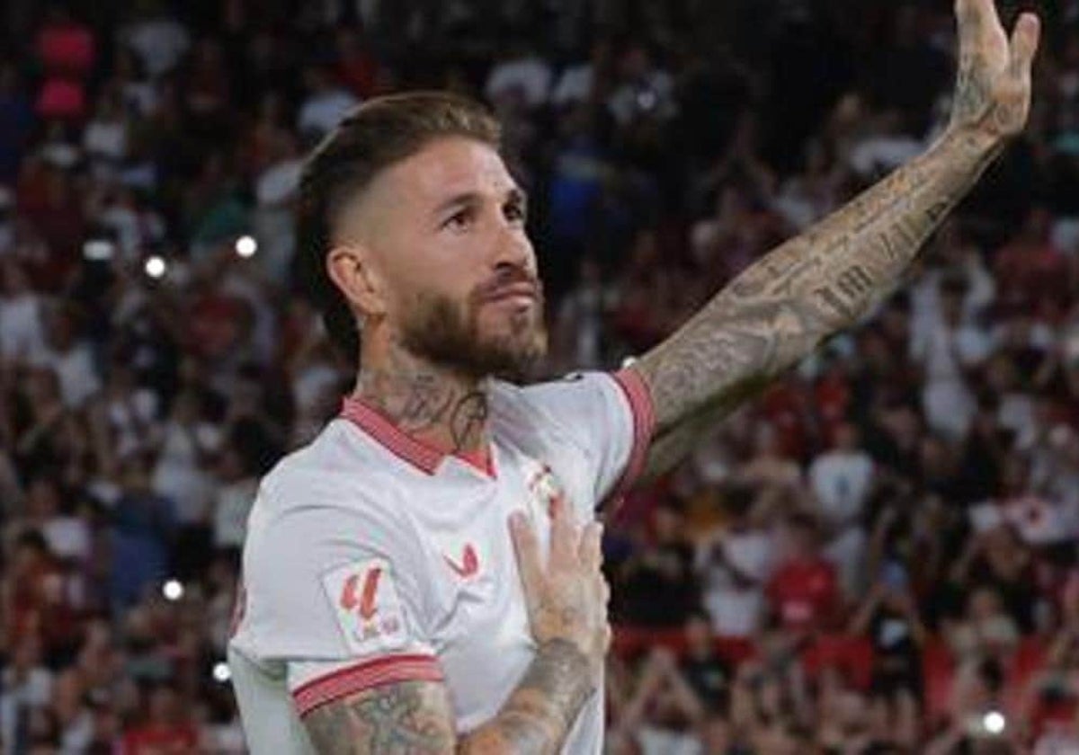 Ramos celebra un gol con el Sevilla FC