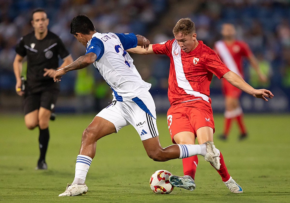 Isra, durante el Recreativo - Sevilla Atlético