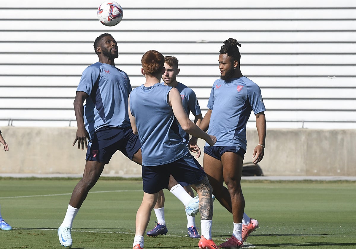 Iheanacho, Barco, Peque y Ejuke, en el entrenamiento de ayer del Sevilla FC