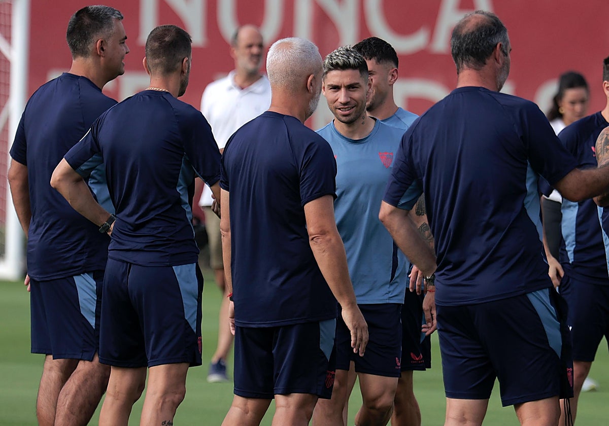 Montiel, durante un entrenamiento reciente con el Sevilla