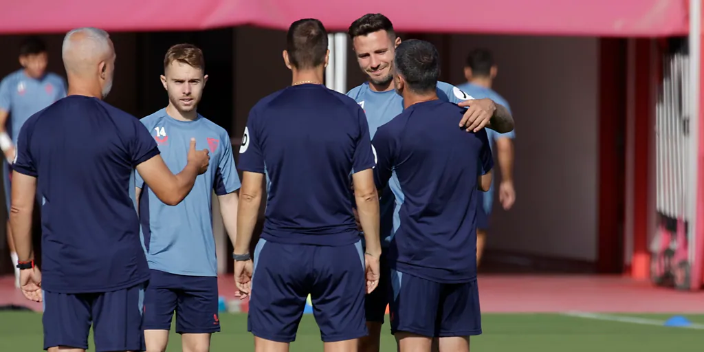 García Pimienta, with Suso, Saúl and Badé in Vitoria