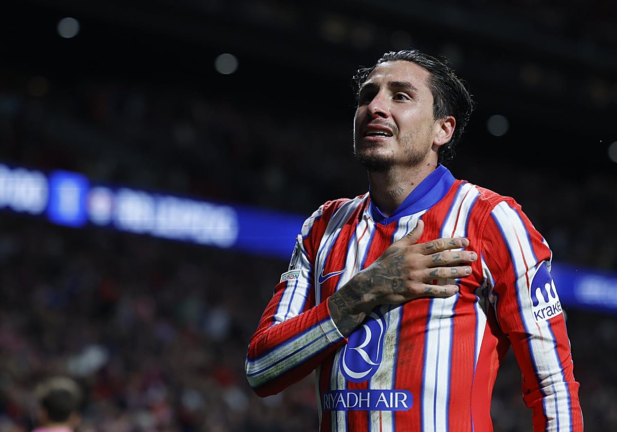 Giménez, emocionado tras marcar el gol de la victoria del Atlético ante el Leipzig