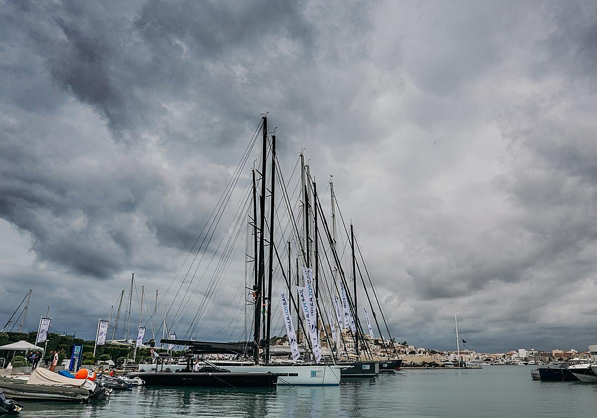 La flota se mantuvo en Marina Ibiza a causa de la tormenta