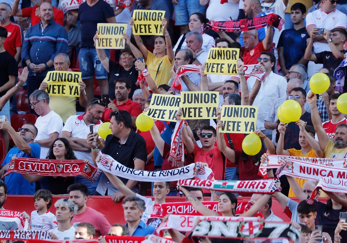 Aspecto de una grada del Sánchez-Pizjuán durante las protestas en el Sevilla - Getafe