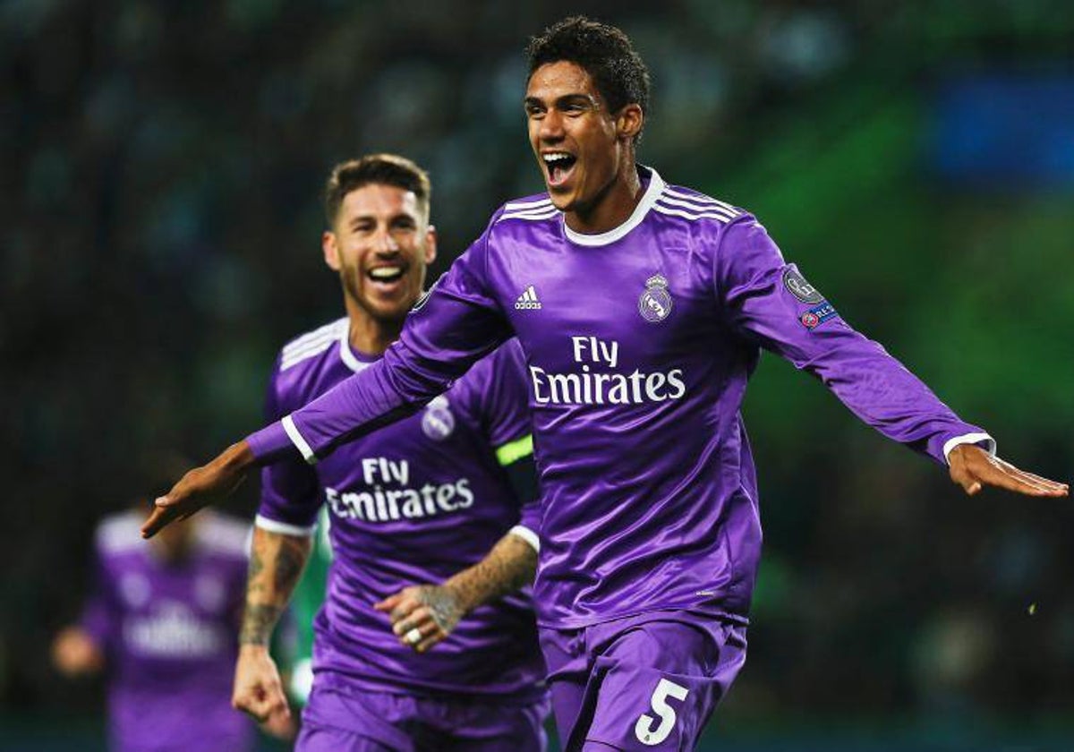 Varane celebra un gol con la camiseta del Real Madrid