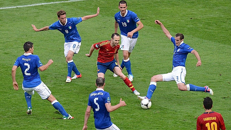 Las cinco imágenes más icónicas de la carrera de Andrés Iniesta