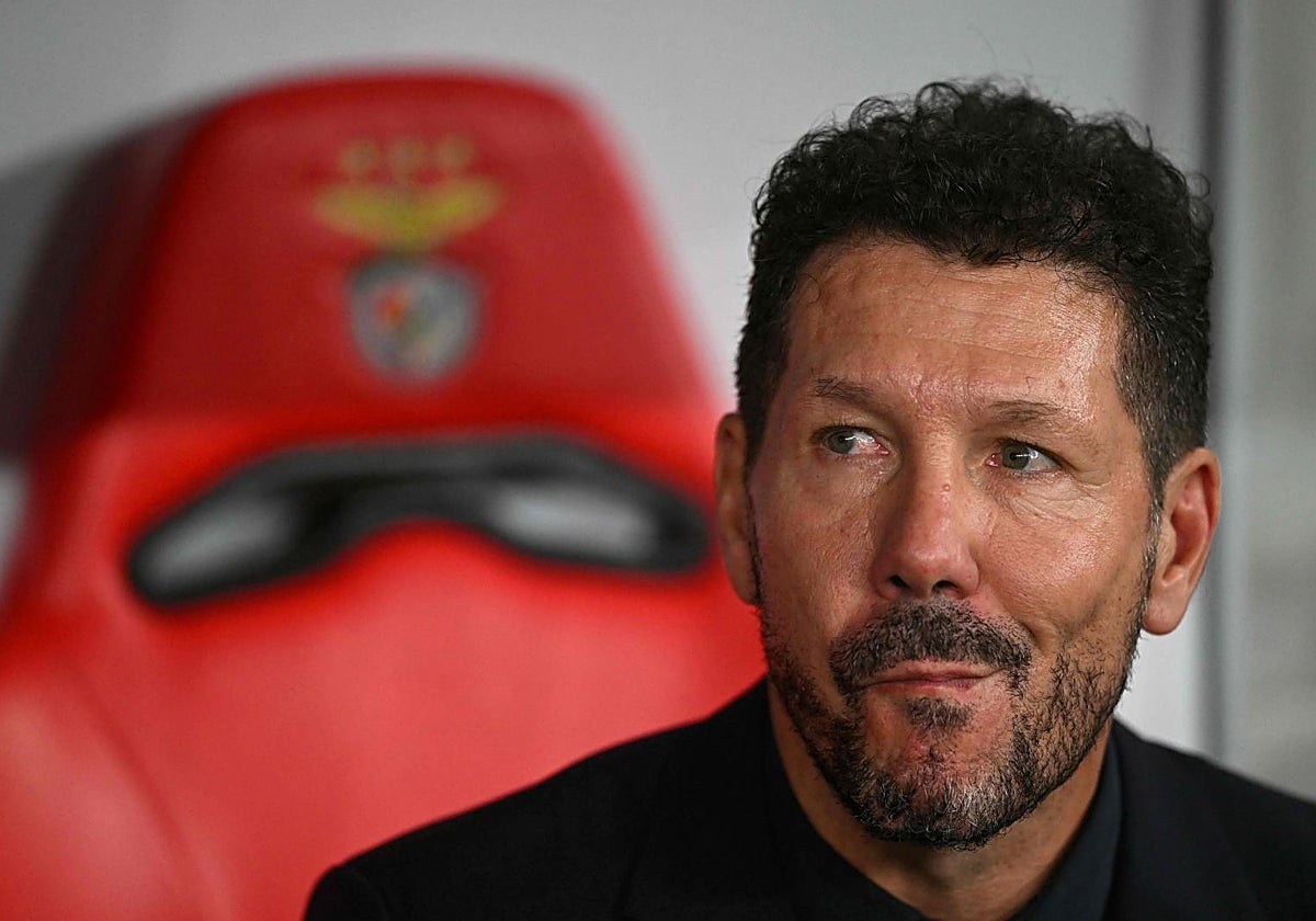 Simeone, cariacontecido durante el Benfica-Atlético