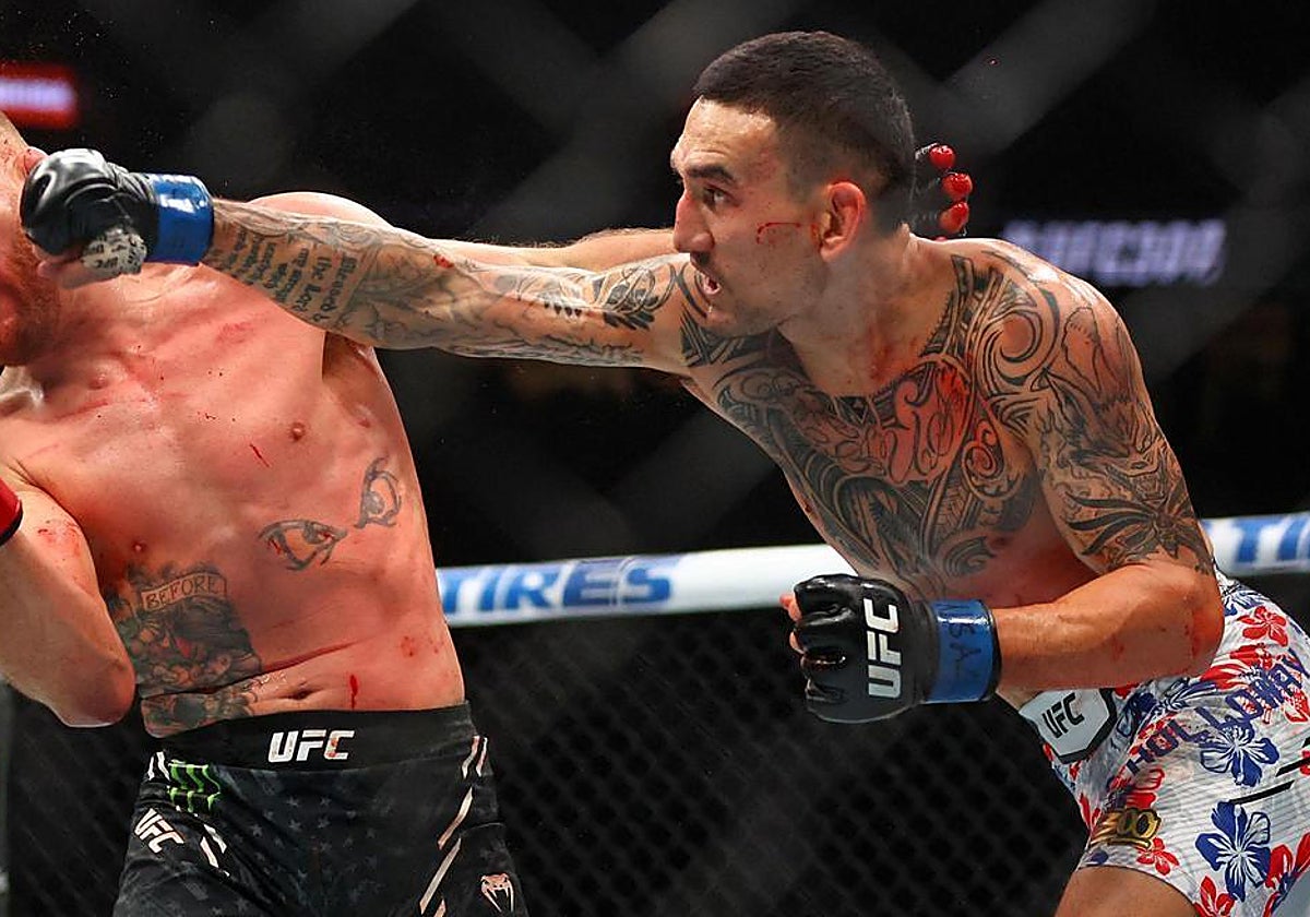 Max Holloway conecta un derechazo sobre Justin Gaethje