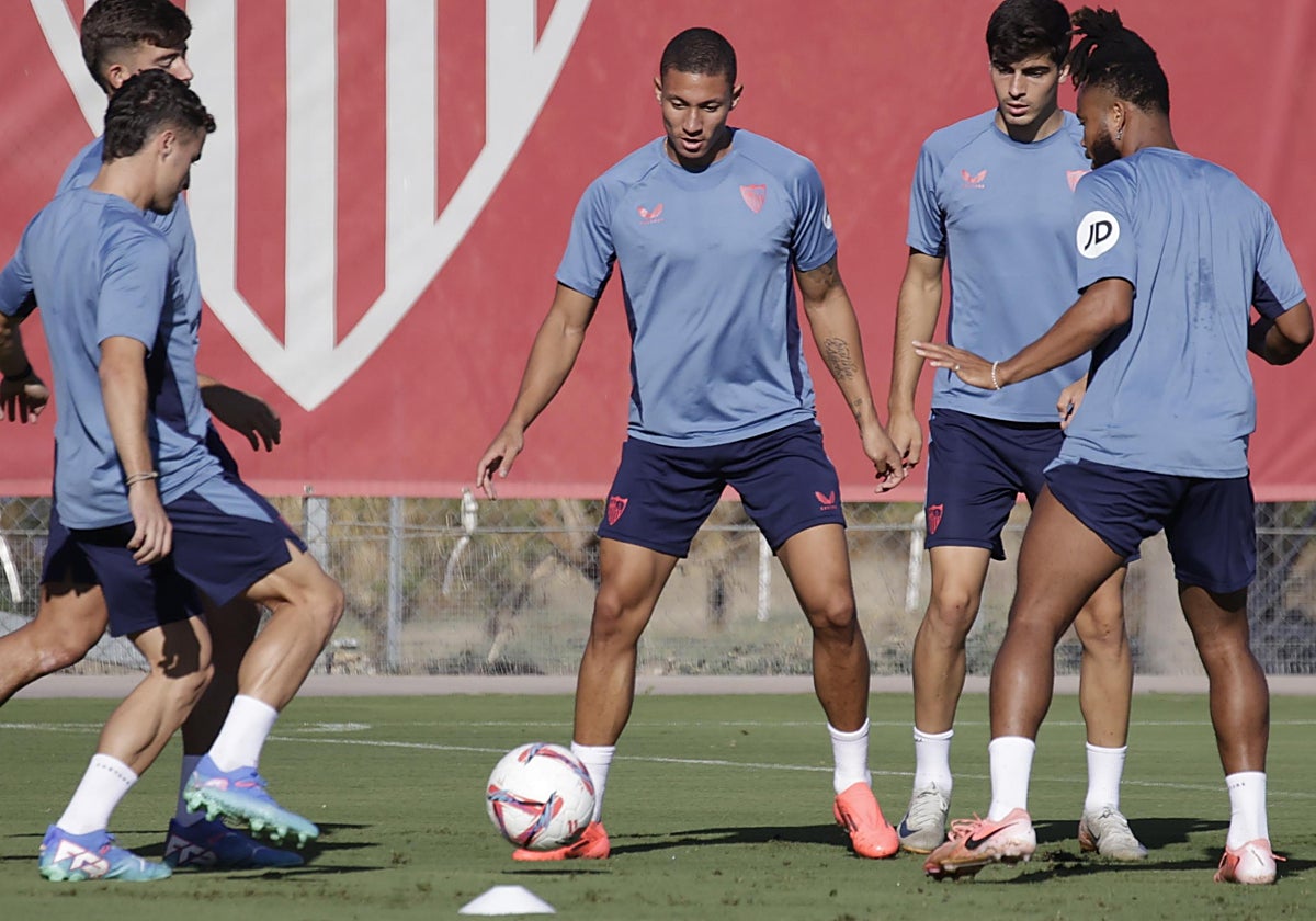 Jesús Galván avala el salto de Mateo Mejía: «Tiene registros de Primera división»