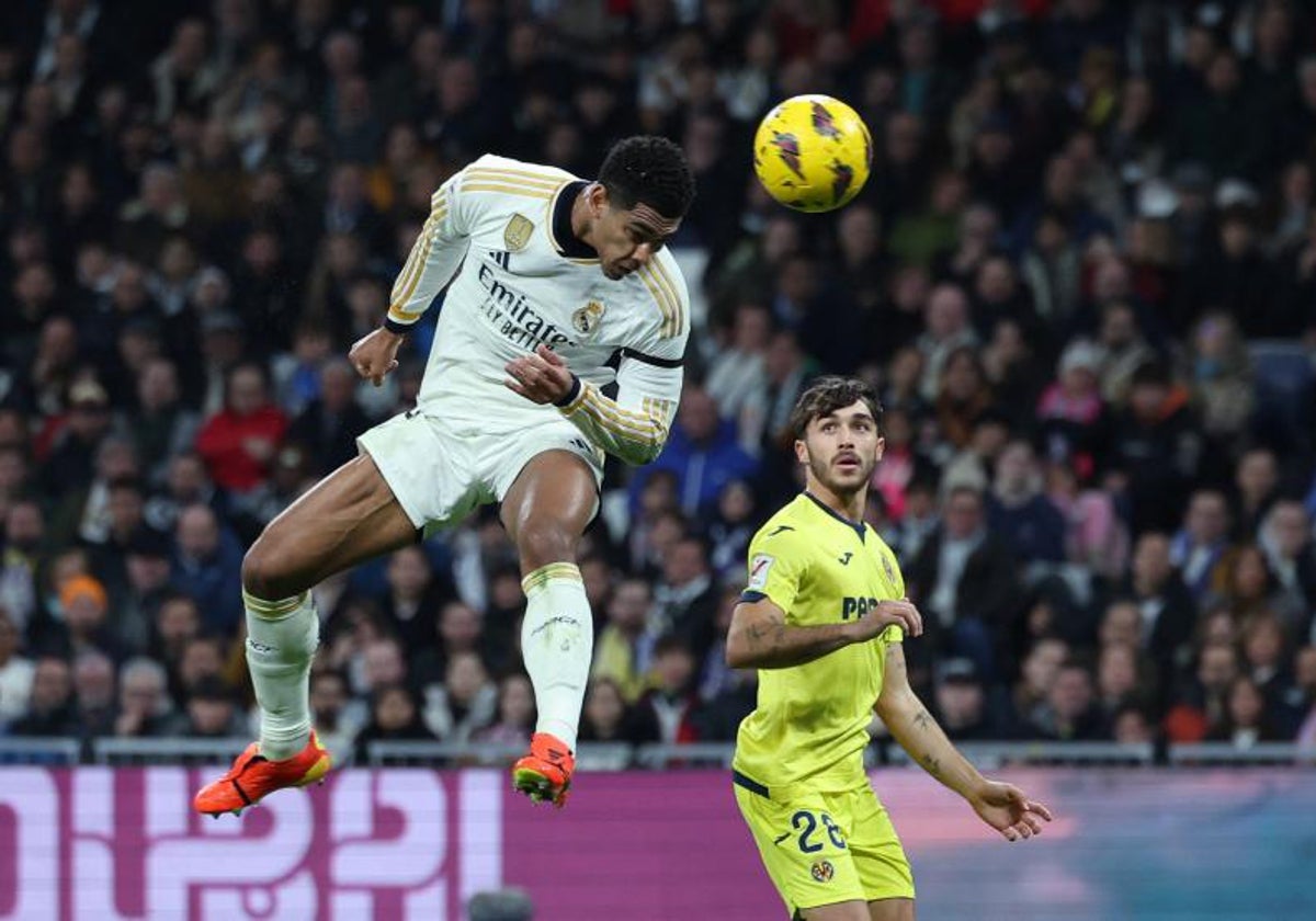 Bellingham marcó de cabeza el primero de los goles del Real Madrid-Villarreal de la pasada temporada (4-1) en Liga en el Bernabéu